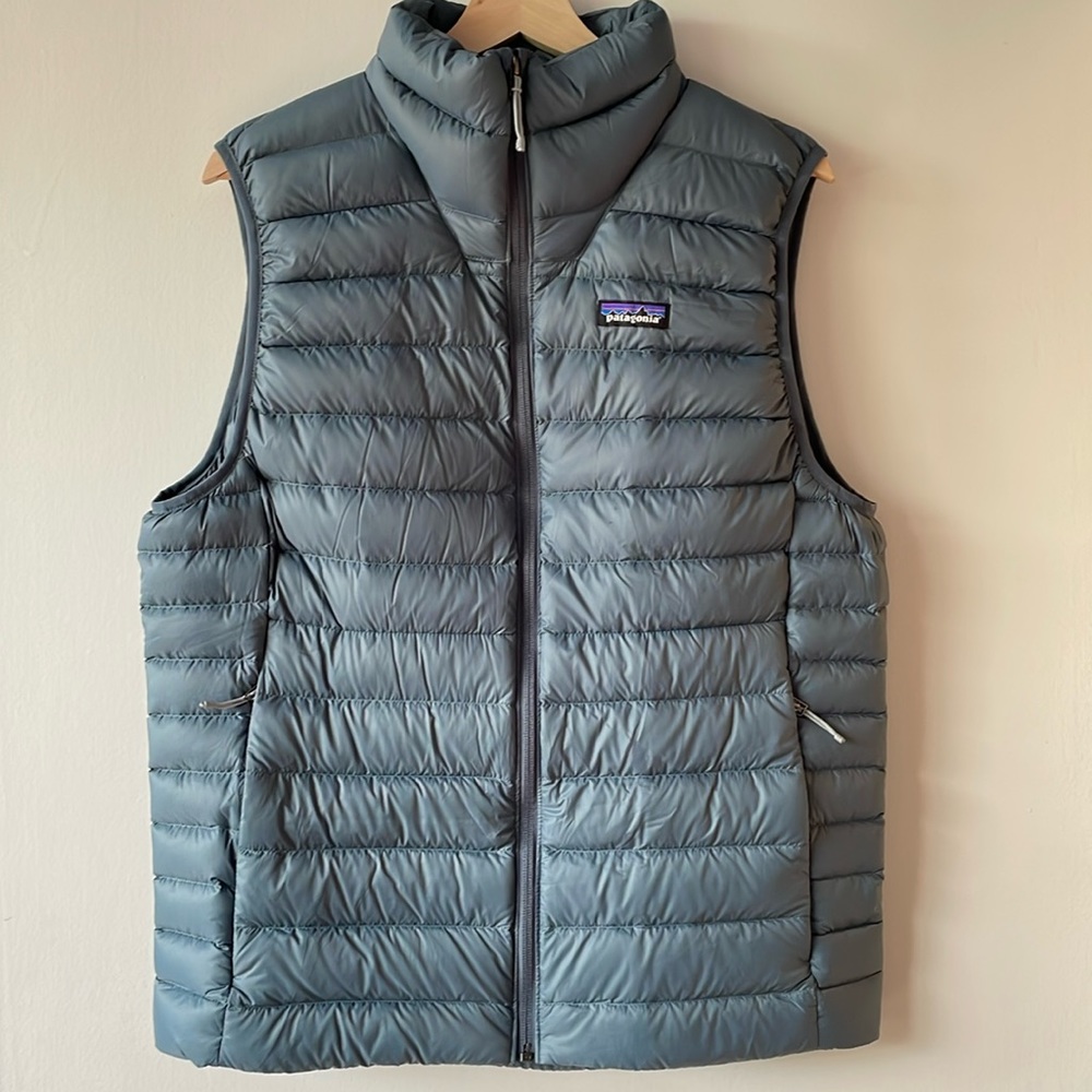 NEW WITH TAGS - Men’s Patagonia Down Sweater Vest: Size M, Nouveau Green